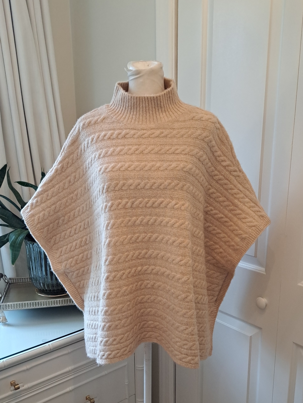 Beachlunchlounge Womens Sinclair Beige Wool Blend Cableknit Poncho Sweater S4-6